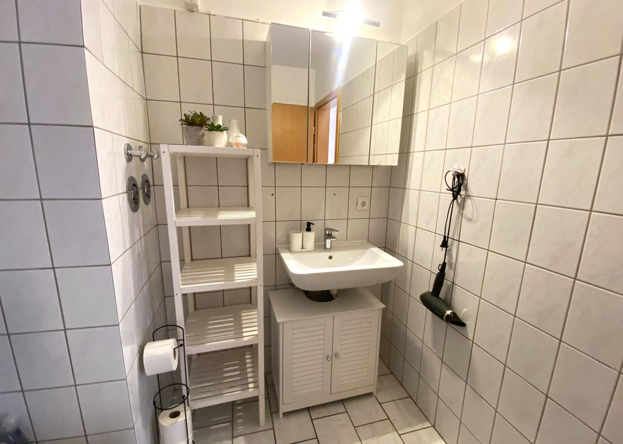 Schoelerberg Apartment Mit Tiefgaragenparkplatz Und Kingsize-Bett Osnabrueck Luaran gambar