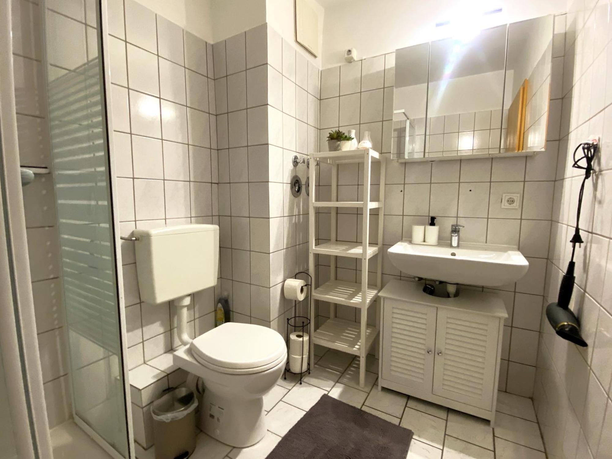Schoelerberg Apartment Mit Tiefgaragenparkplatz Und Kingsize-Bett Osnabrueck Luaran gambar